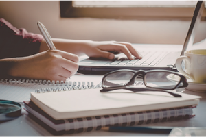 Não Consegue Avançar no TCC? Veja o Método de Organização que Acelera a Escrita